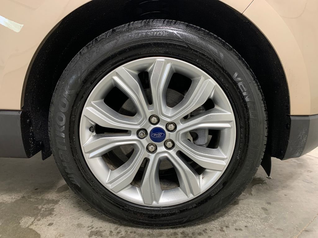 Used 2020 Ford Edge Titanium FWD image 27