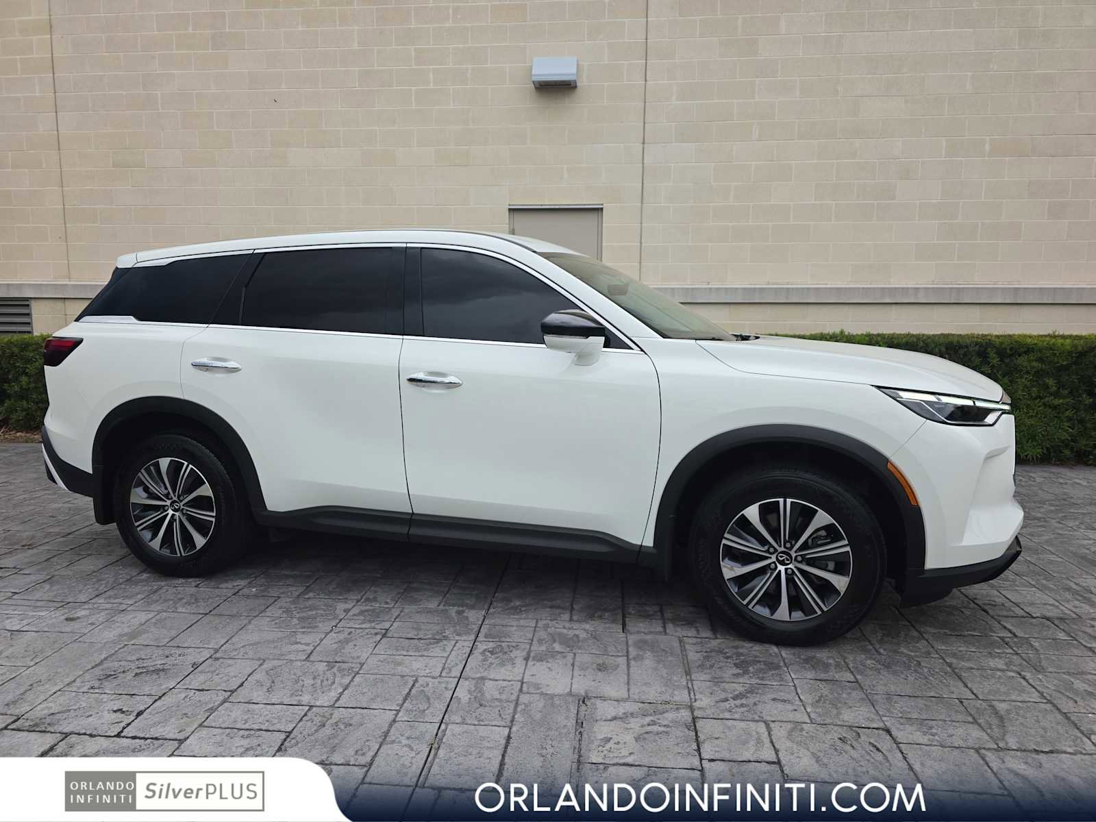 Used 2023 INFINITI QX60 Pure FWD image 1