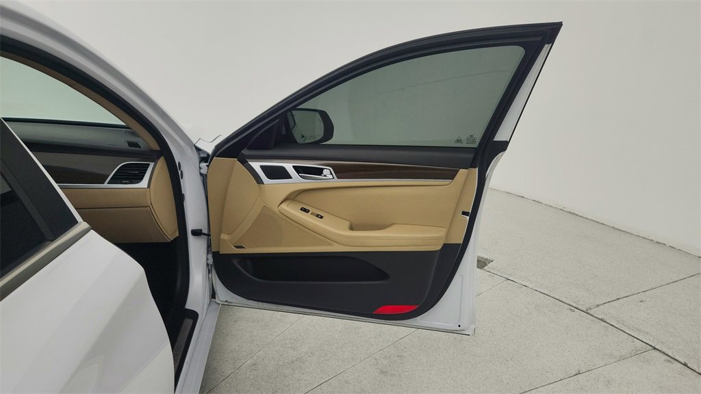 Used 2016 Hyundai Genesis 3.8 w/ Option Group 02 image 27