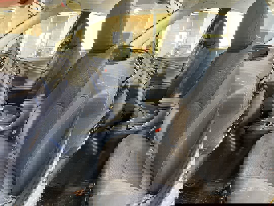 Used 2021 Toyota Prius LE image 11