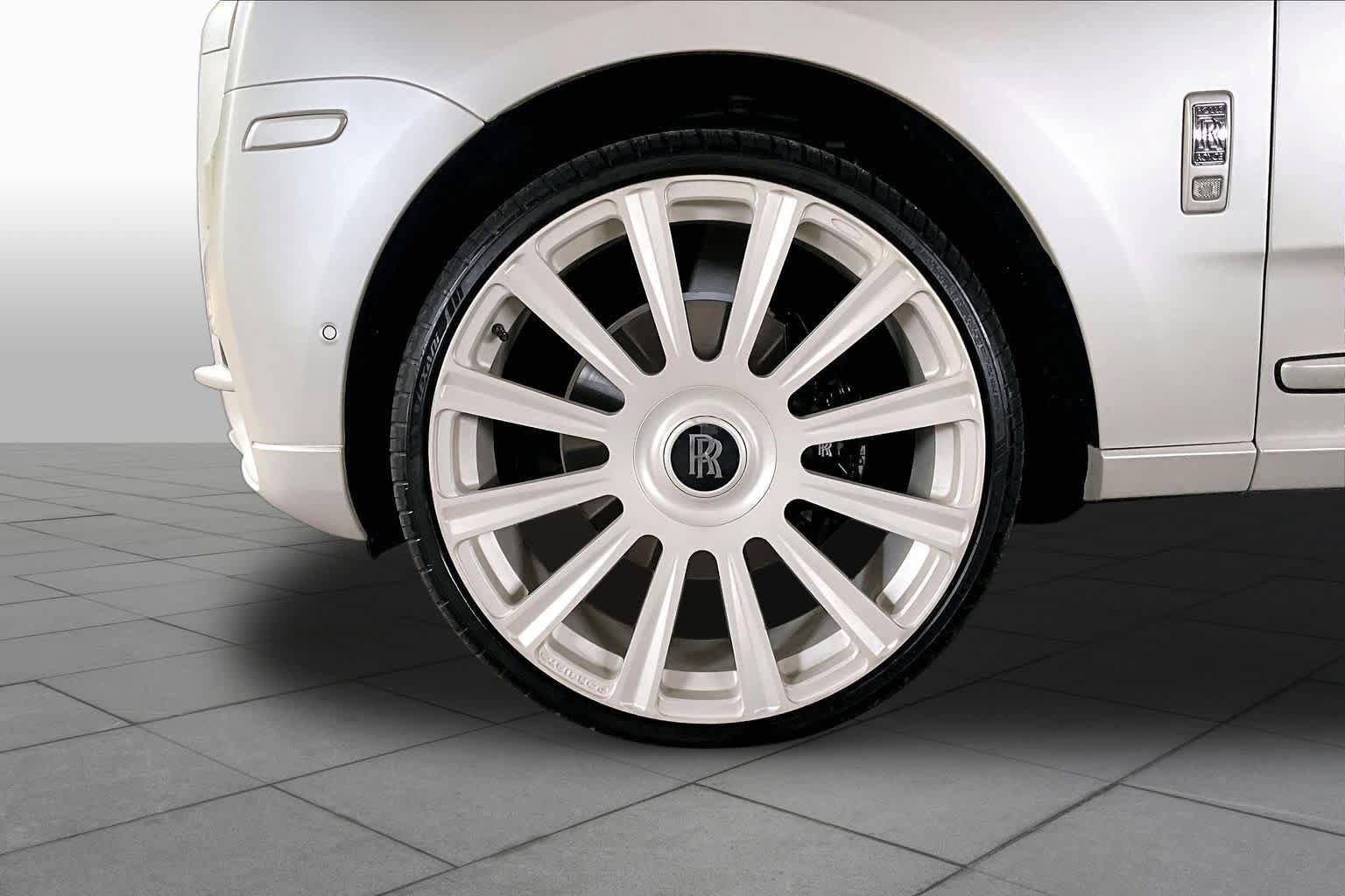 Used 2022 Rolls-Royce Cullinan AWD/4WD image 10