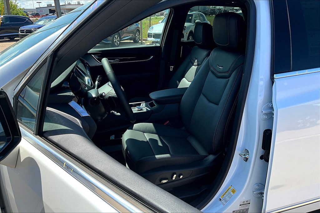 New 2025 Cadillac XT5 Premium Luxury w/ Technology Package FWD image 11