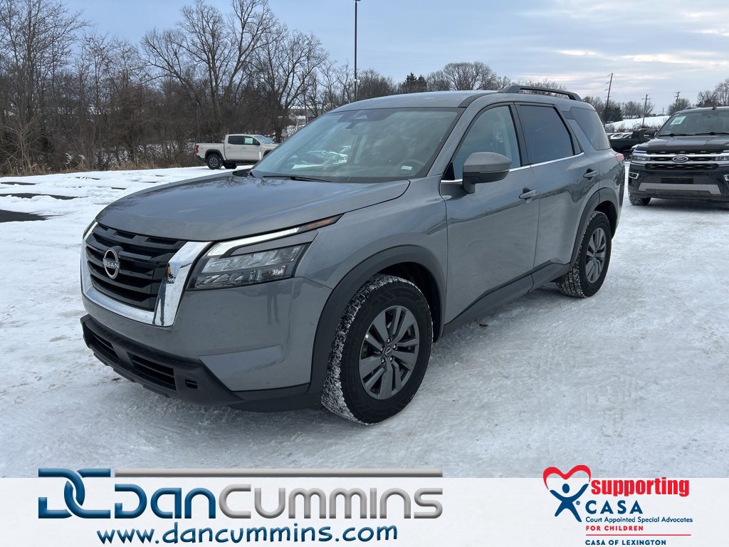 Used 2024 Nissan Pathfinder SV image 1