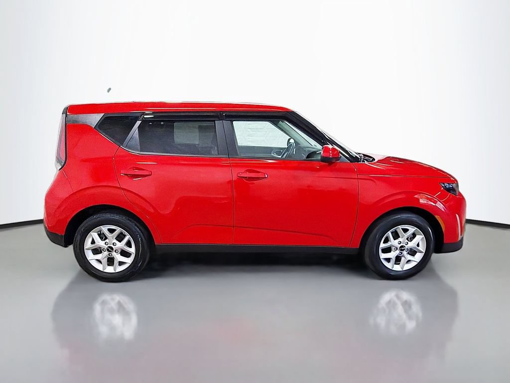 Used 2024 Kia Soul LX w/ Option Group 015 FWD image 11