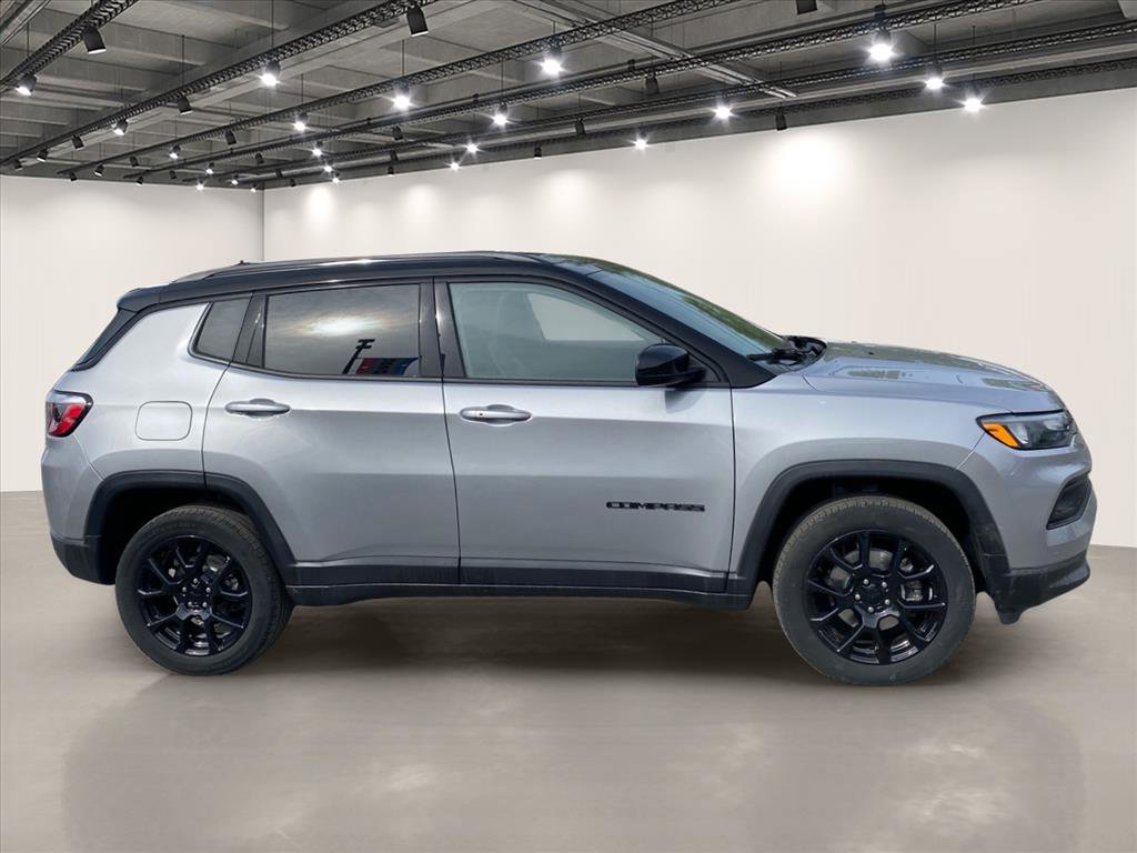 Used 2022 Jeep Compass Latitude w/ Convenience Group AWD/4WD image 8