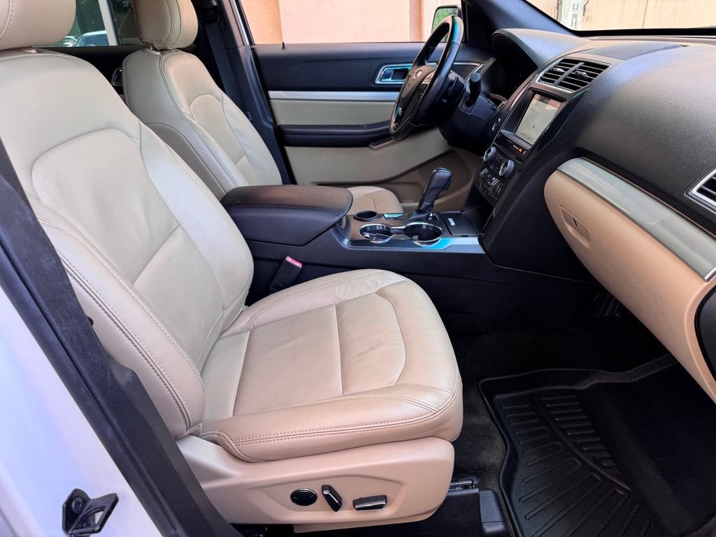 Used 2017 Ford Explorer XLT w/ Equipment Group 202A FWD image 19