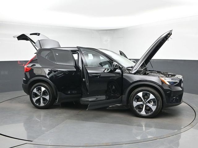 Used 2025 Volvo XC40 B5 Plus AWD/4WD image 53