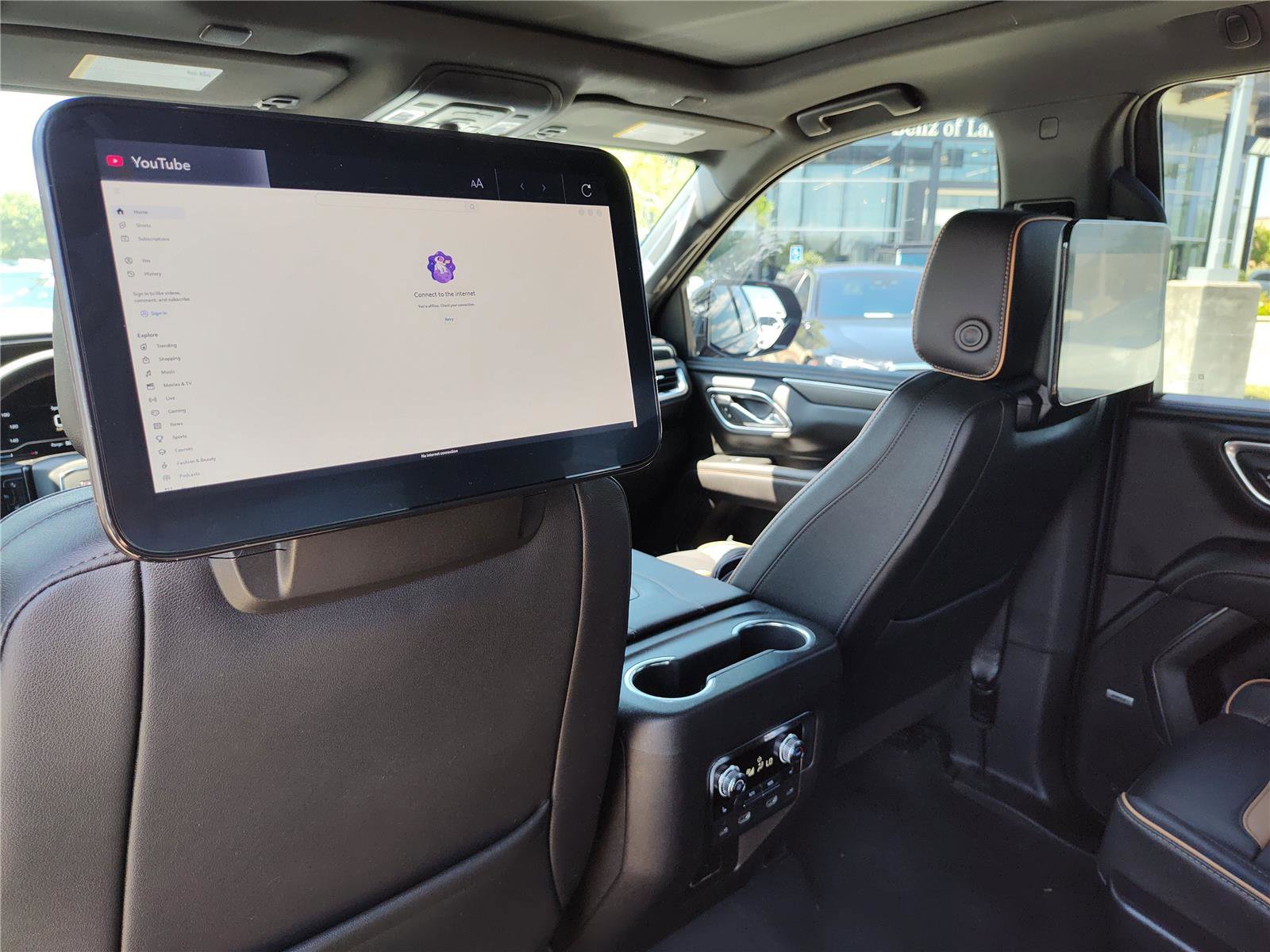 Used 2024 GMC Yukon AT4 w/ Technology Package image 30