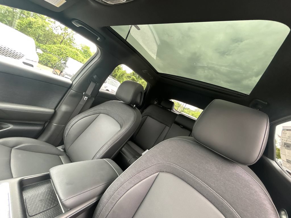 New 2026 Genesis GV60 RWD image 36