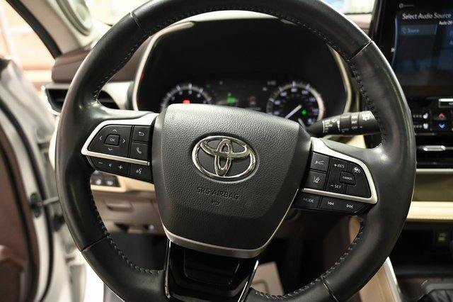 Used 2022 Toyota Highlander Platinum image 25