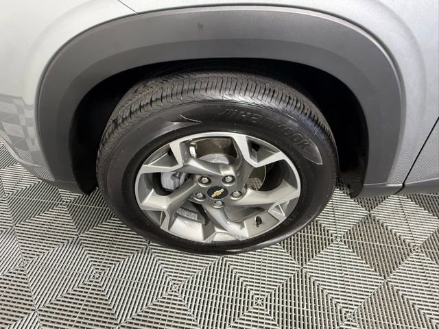 Used 2025 Chevrolet Trax LT w/ LT Convenience Package image 13