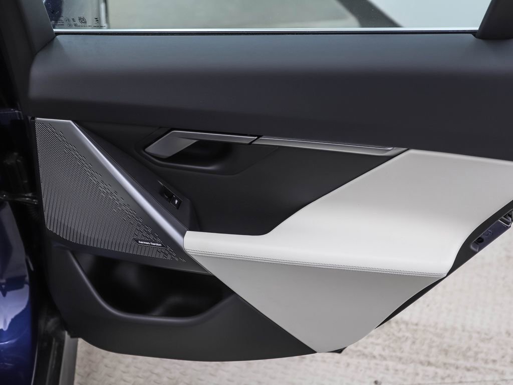 Certified 2025 BMW 530i xDrive w/ Premium Package image 25