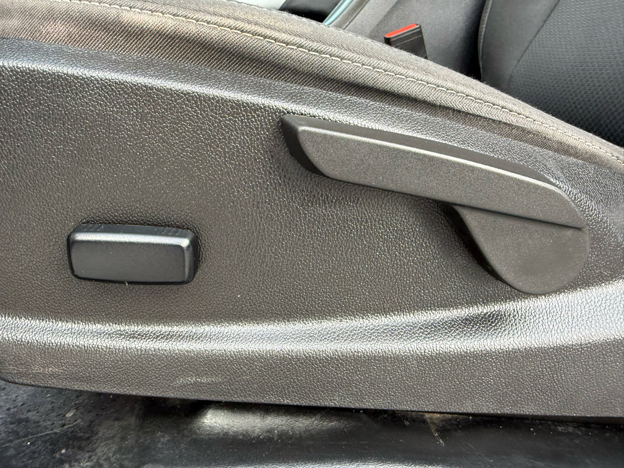 Used 2022 Chevrolet Colorado LT w/ Fleet Safety Package image 12