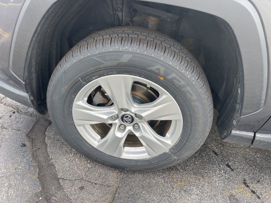 Used 2019 Toyota RAV4 XLE w/ Convenience Package image 12