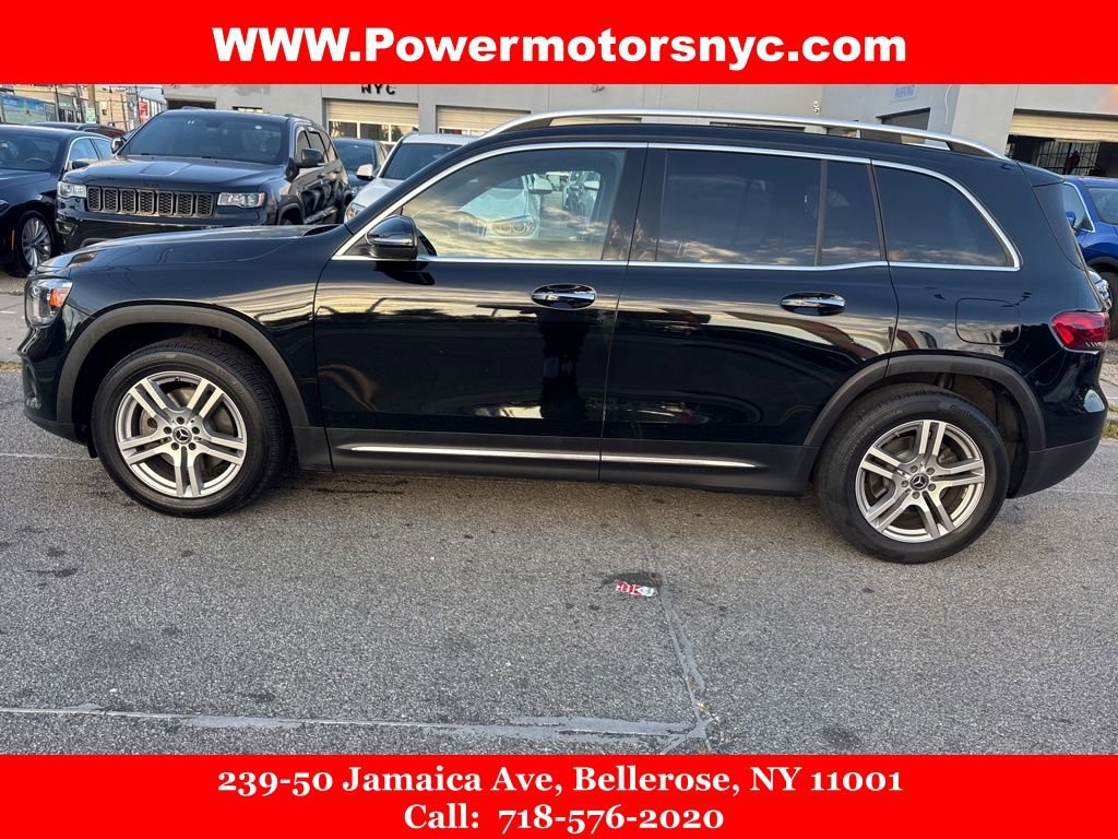 Used 2021 Mercedes-Benz GLB 250 4MATIC w/ Premium Package image 2