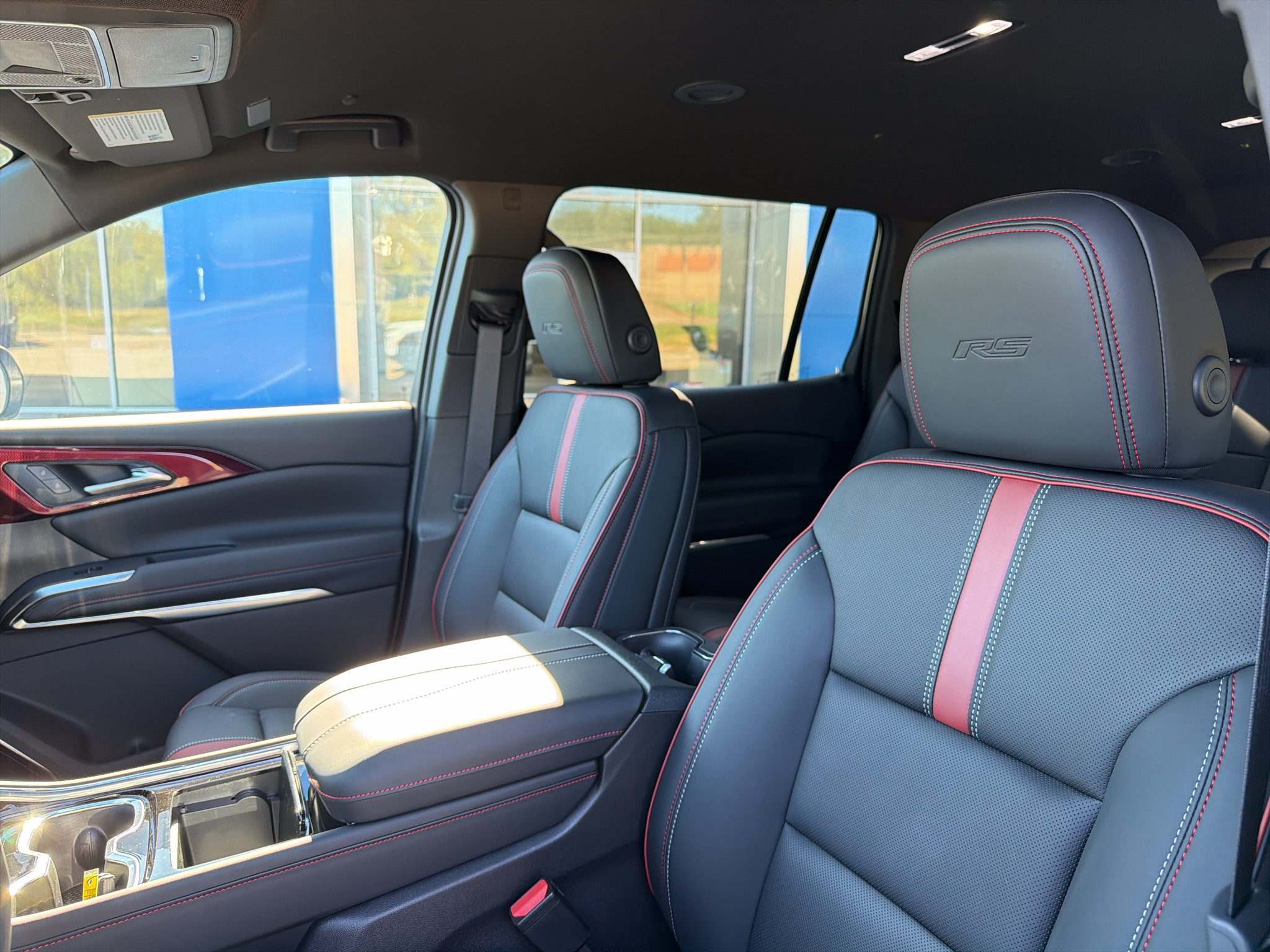 New 2027 Chevrolet Traverse RS w/ LPO, Floor Liner Package FWD image 29