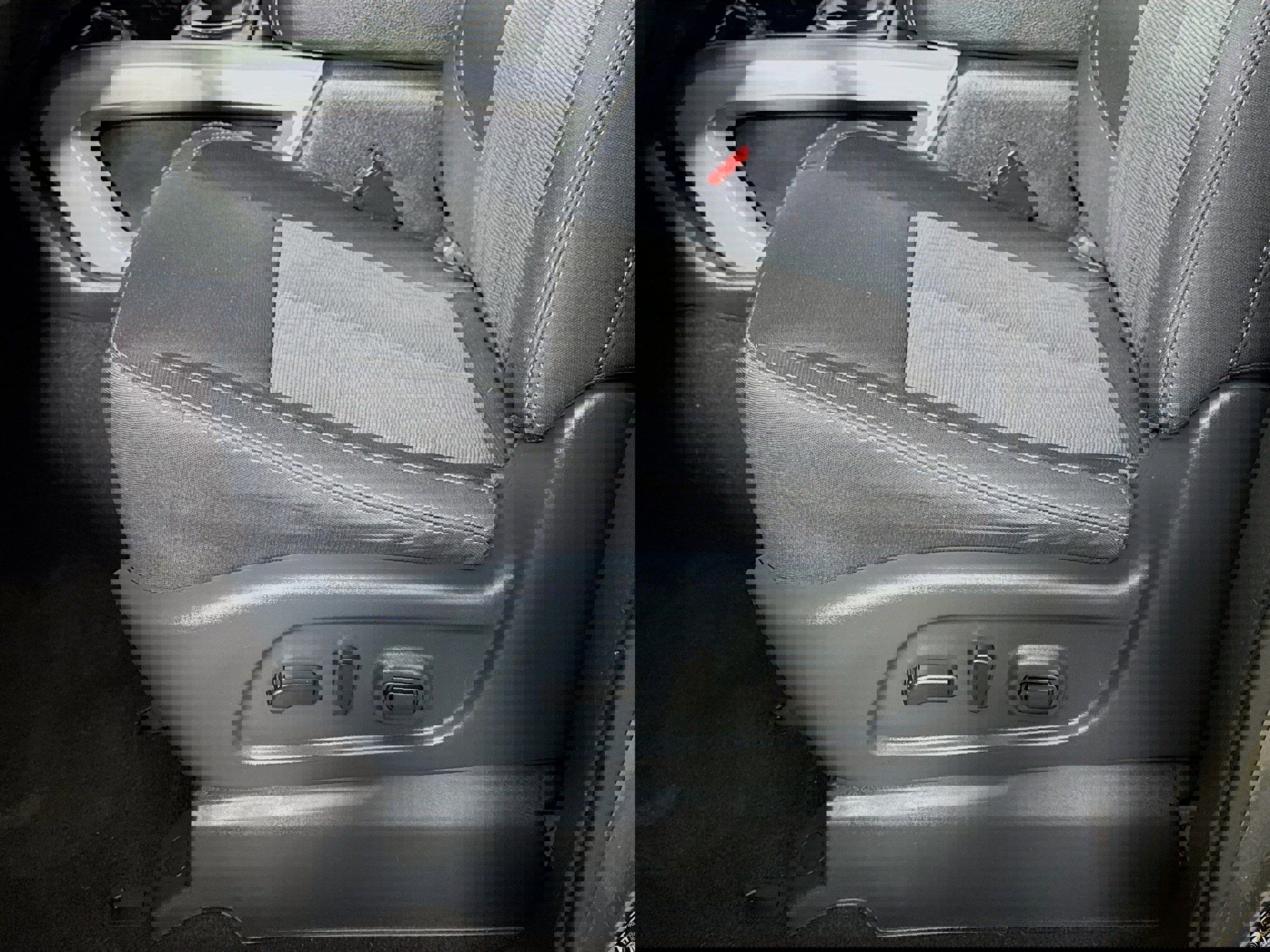 Used 2024 Nissan Titan SV w/ SV Convenience Package image 19