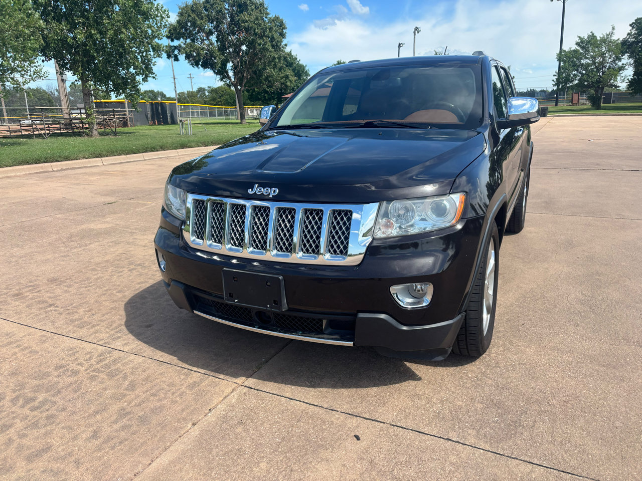 Used 2011 Jeep Grand Cherokee Overland Summit image 4