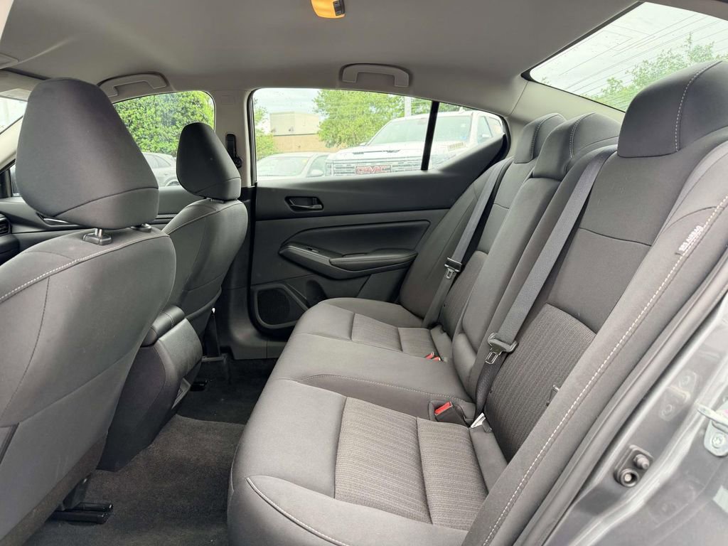 Used 2025 Nissan Altima 2.5 SV FWD image 15