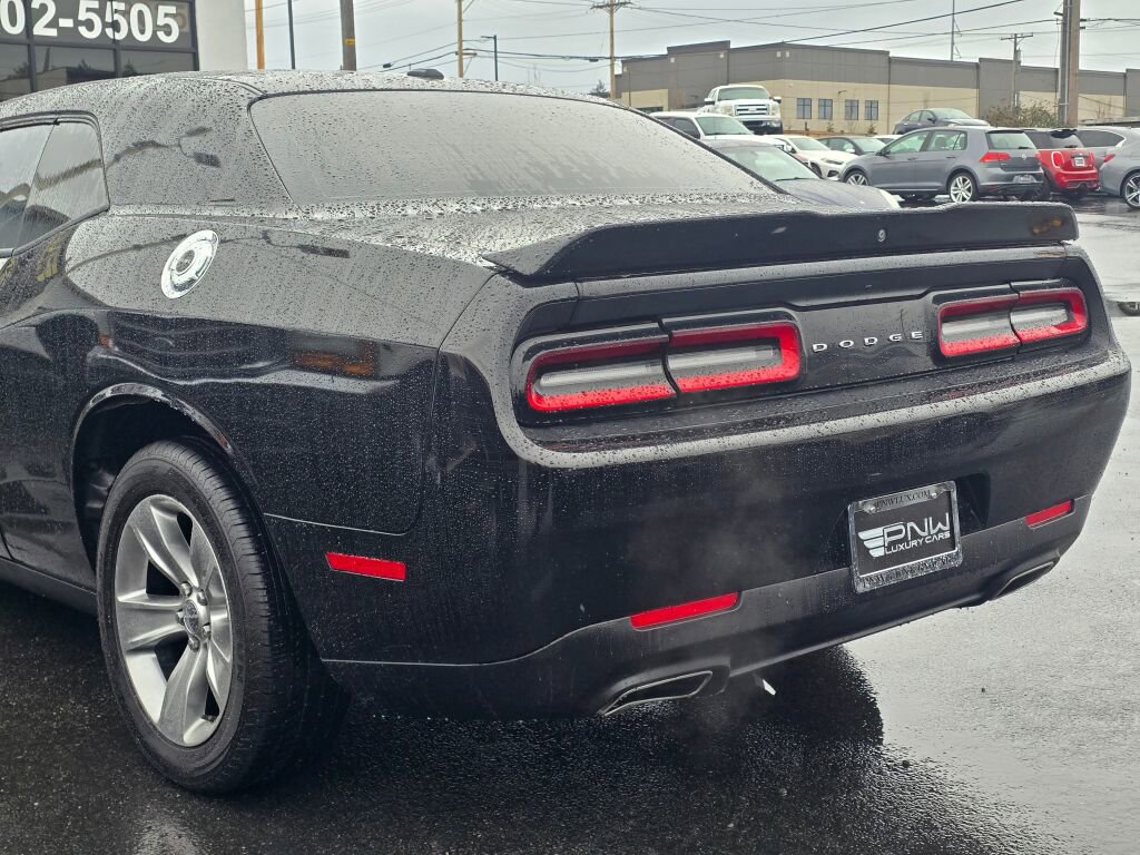Used 2019 Dodge Challenger SXT image 9