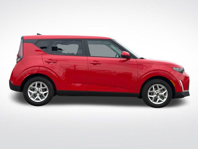 Used 2025 Kia Soul LX w/ LX Technology Package FWD image 12