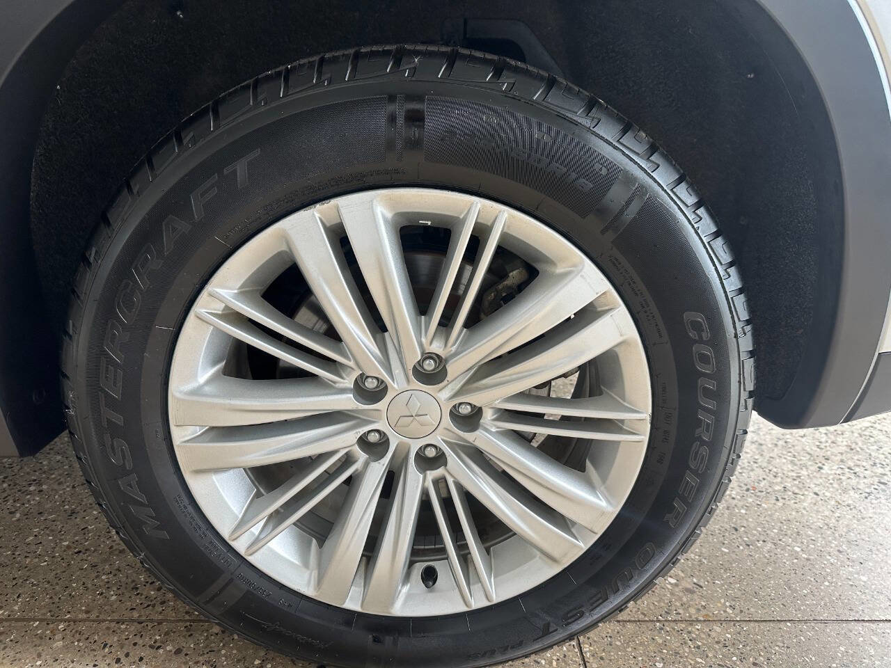 Used 2023 Mitsubishi Outlander ES image 7