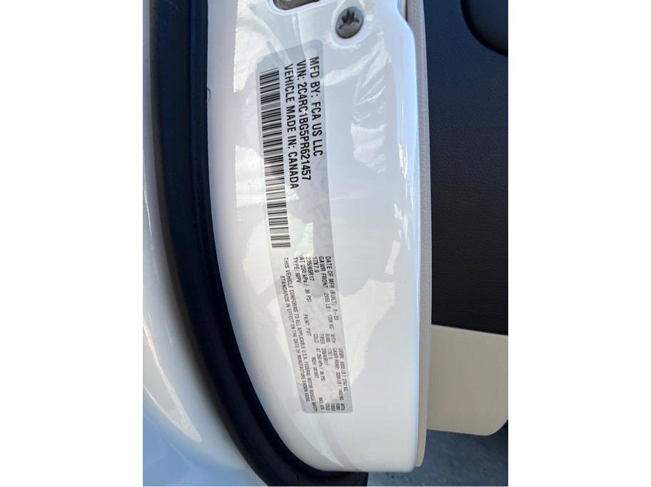 Used 2023 Chrysler Pacifica Touring-L FWD image 17