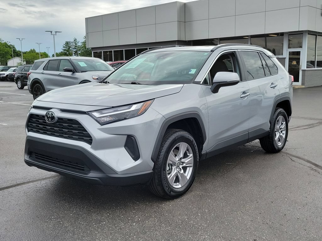 Used 2025 Toyota RAV4 XLE w/ Convenience Package AWD/4WD image 8