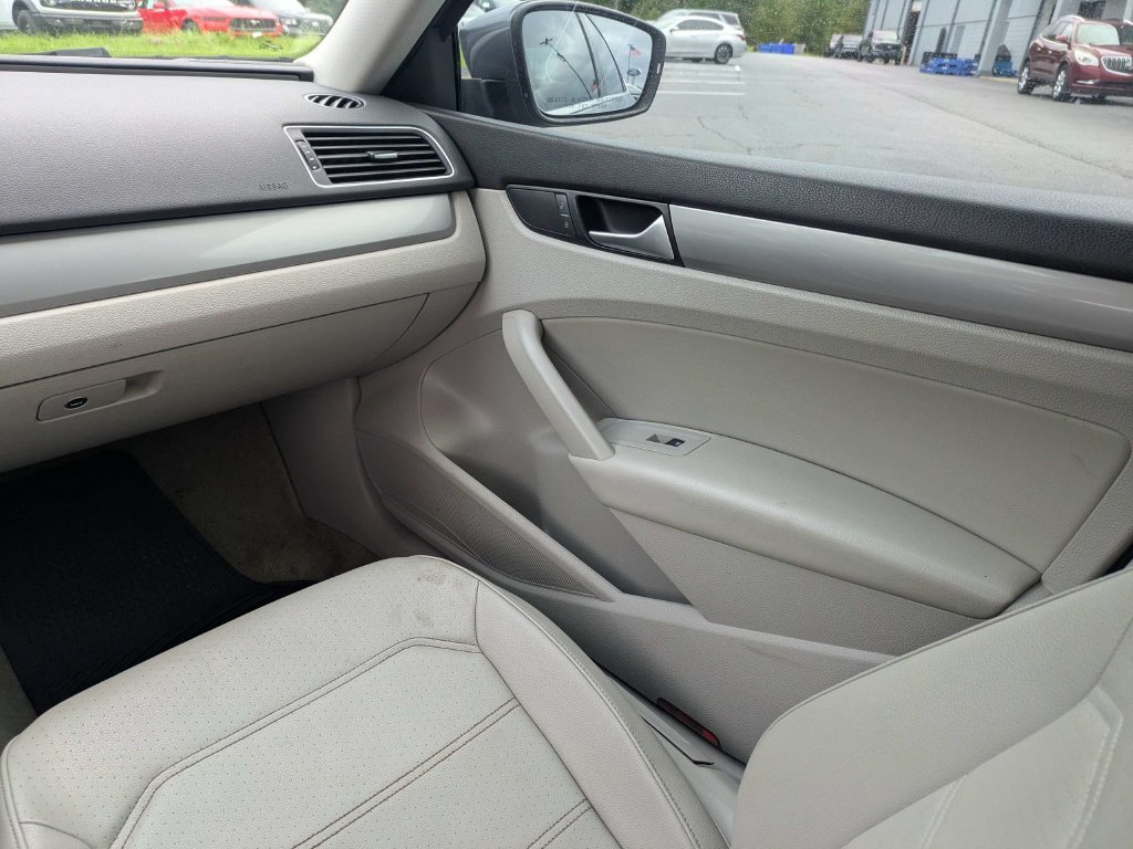 Used 2015 Volkswagen Passat 1.8T Limited Edition FWD image 16