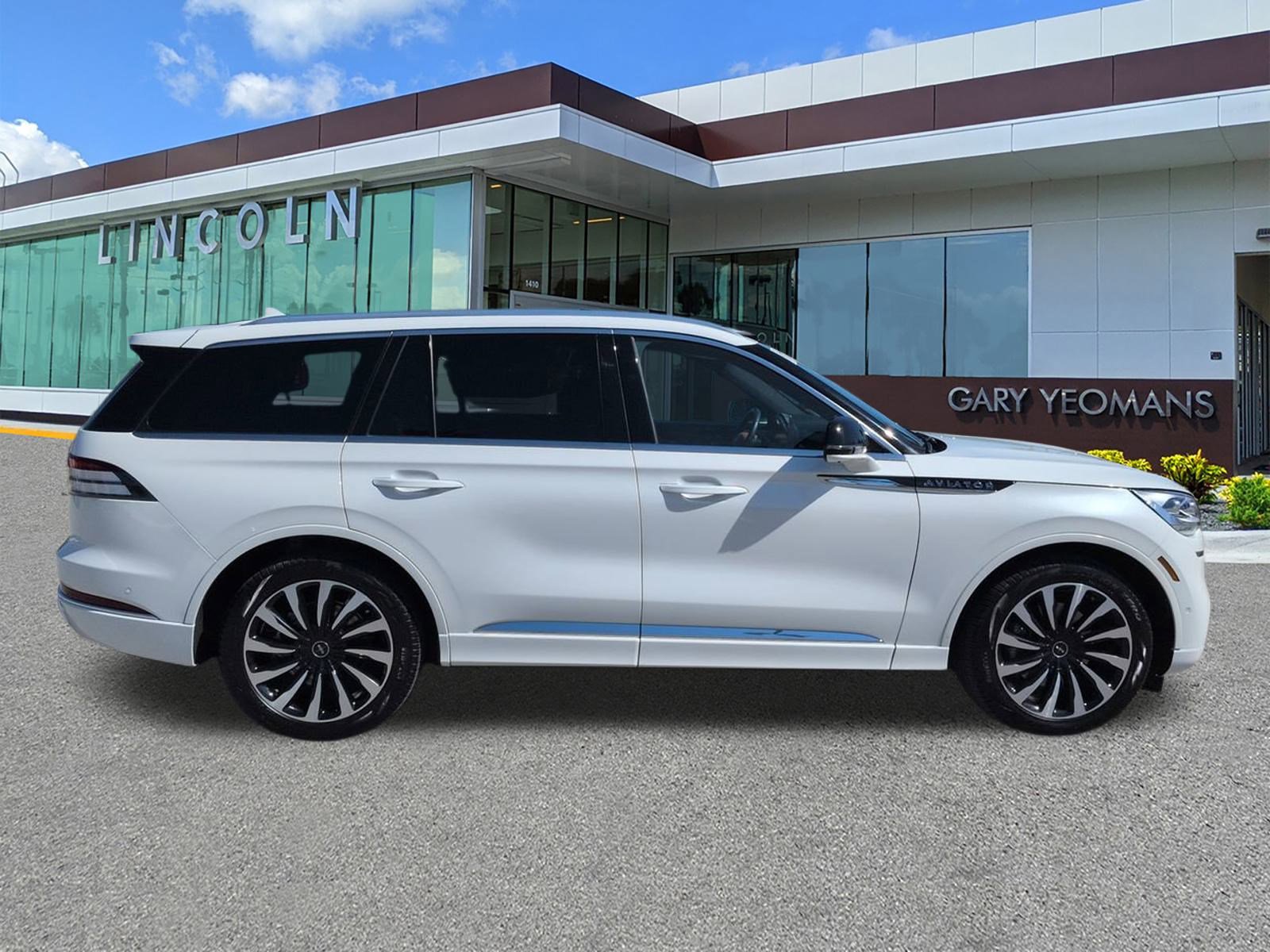 Certified 2023 Lincoln Aviator Black Label Grand Touring w/ Class IV Trailer Tow Package image 3