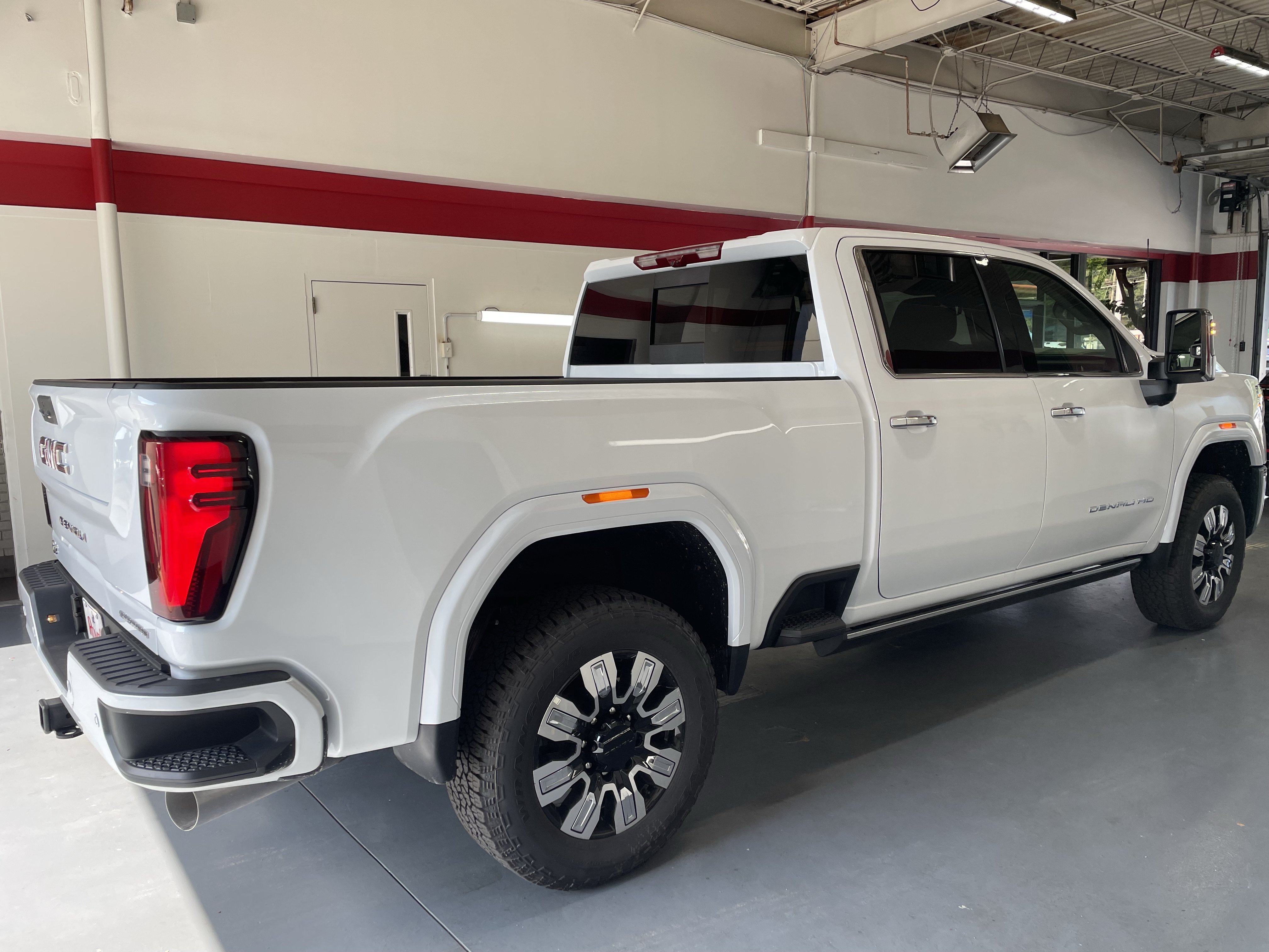 New 2026 GMC Sierra 2500 Denali w/ Denali Reserve Package AWD/4WD image 4