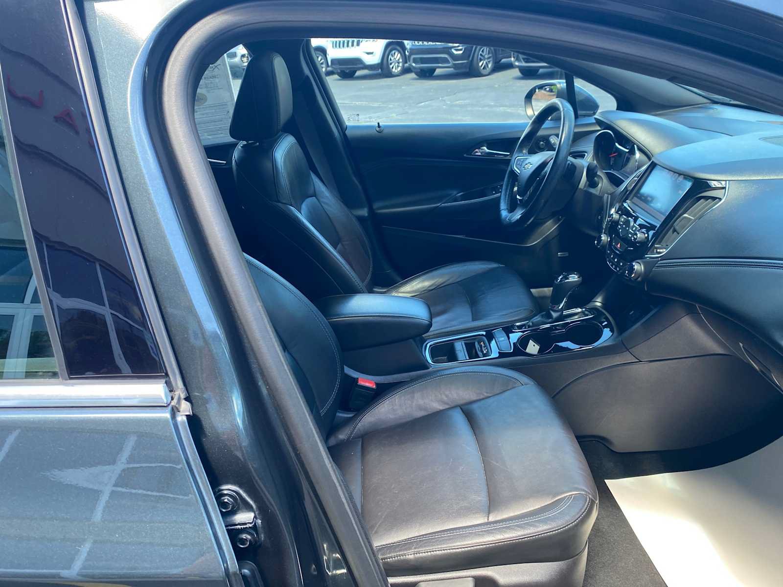 Used 2017 Chevrolet Cruze Premier FWD image 28