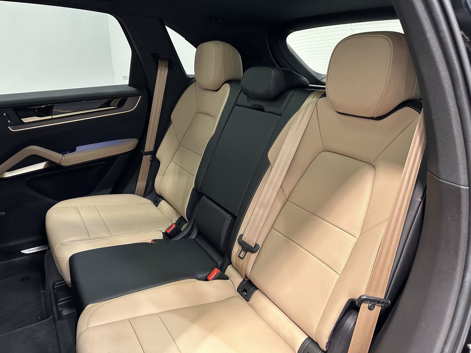 Used 2026 Porsche Cayenne AWD/4WD image 36