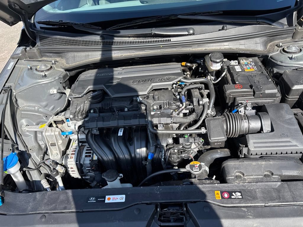 Certified 2025 Hyundai Elantra SE FWD image 12