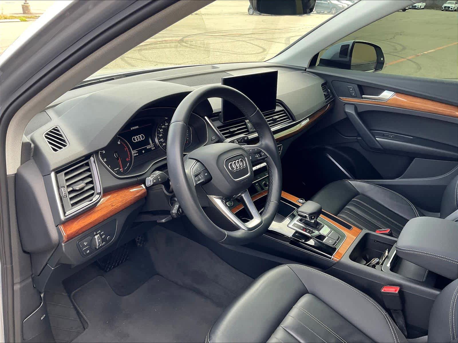 Used 2022 Audi Q5 2.0T Premium w/ Convenience Package AWD/4WD image 16