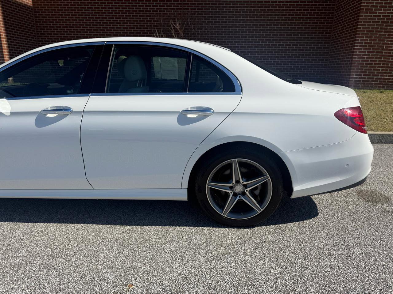 Used 2017 Mercedes-Benz E 300 4MATIC image 9