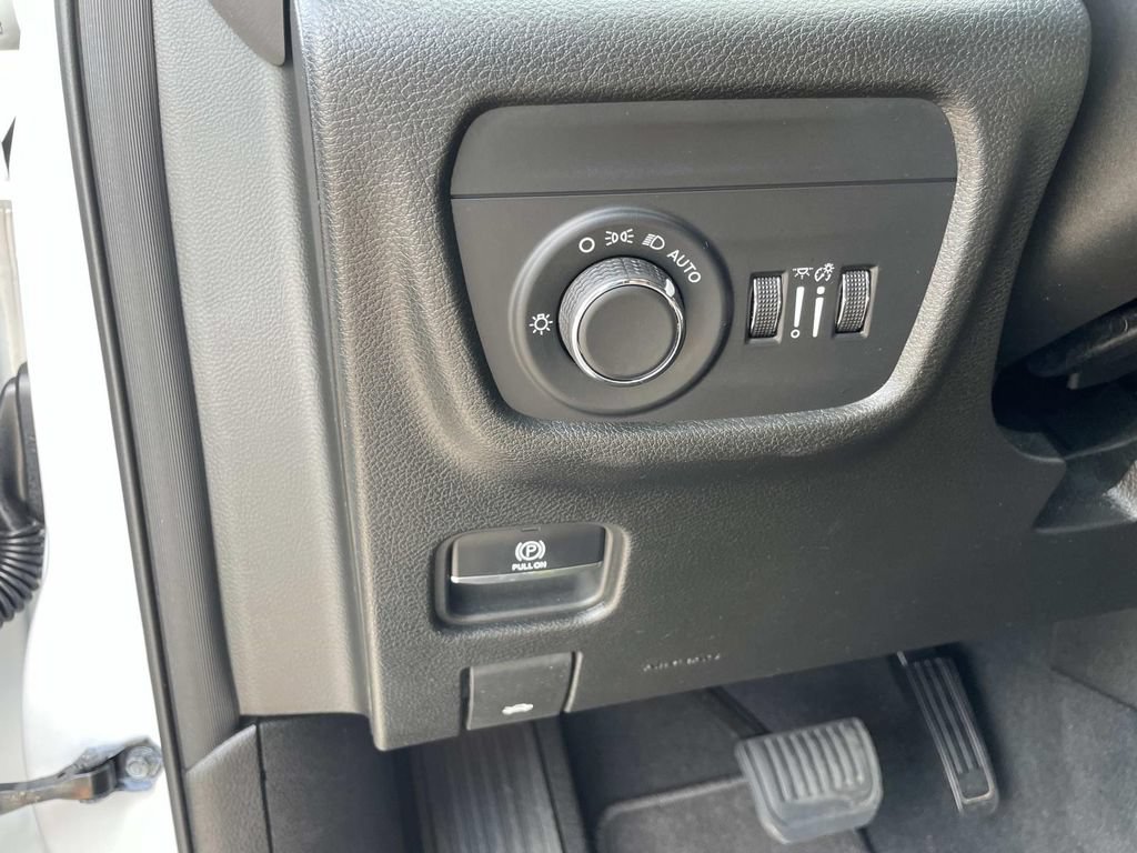 Used 2025 Jeep Grand Cherokee L Laredo w/ Luxury Tech Group I AWD/4WD image 42
