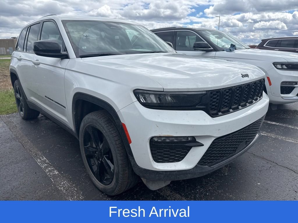 Used 2023 Jeep Grand Cherokee Limited w/ Black Appearance Package AWD/4WD image 3