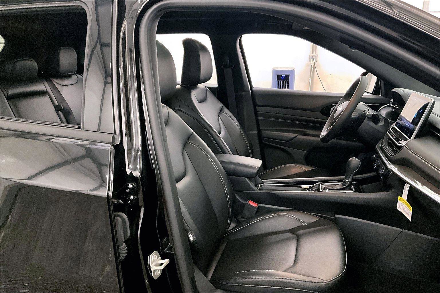 Used 2024 Jeep Compass Limited w/ High Altitude Package image 7