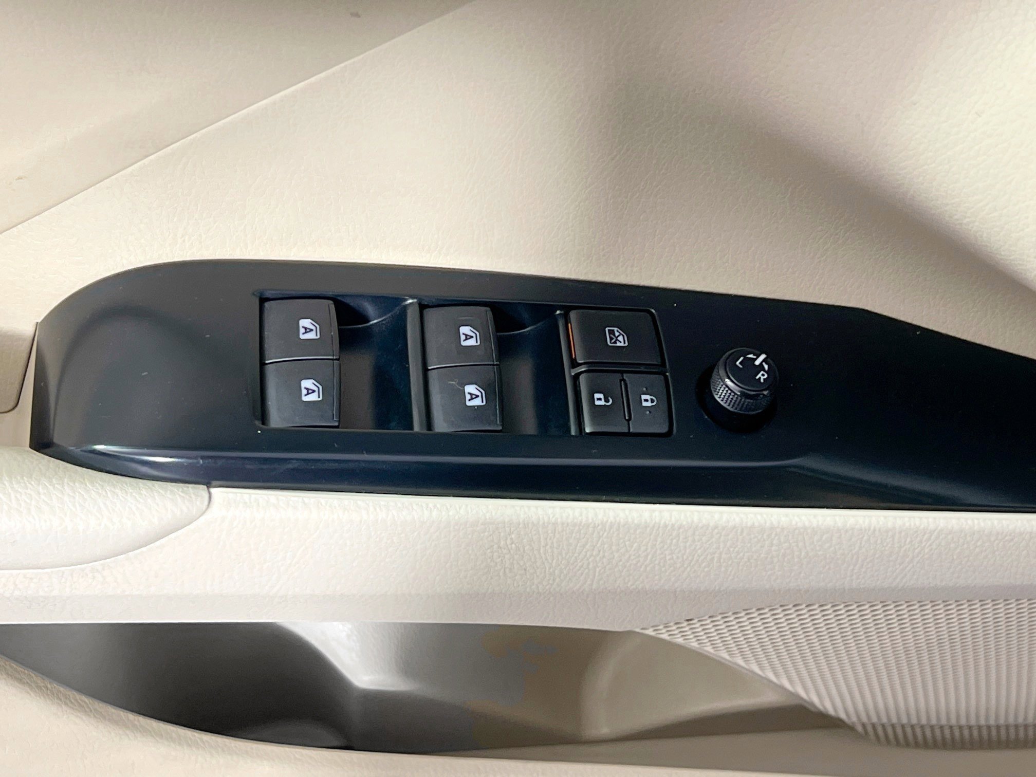 Used 2018 Toyota Camry LE image 16