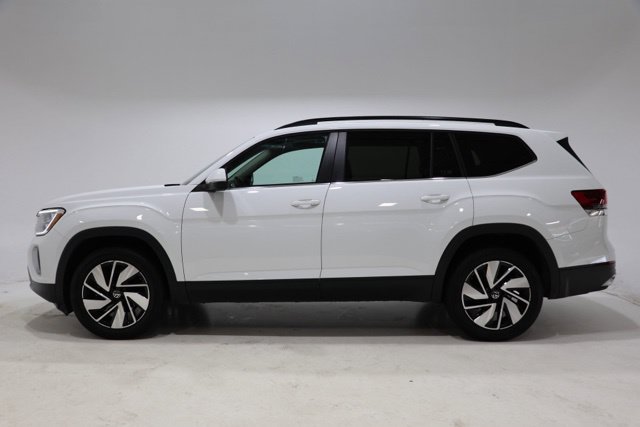 Used 2025 Volkswagen Atlas SE AWD/4WD image 4