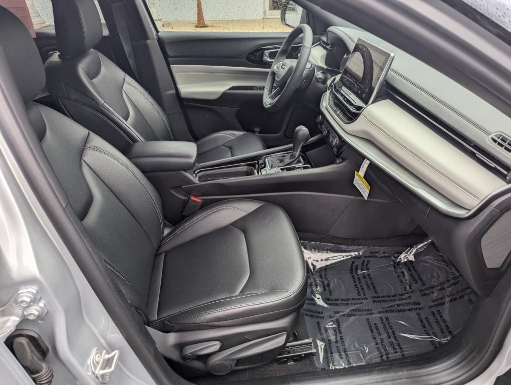 Used 2025 Jeep Compass Limited AWD/4WD image 7