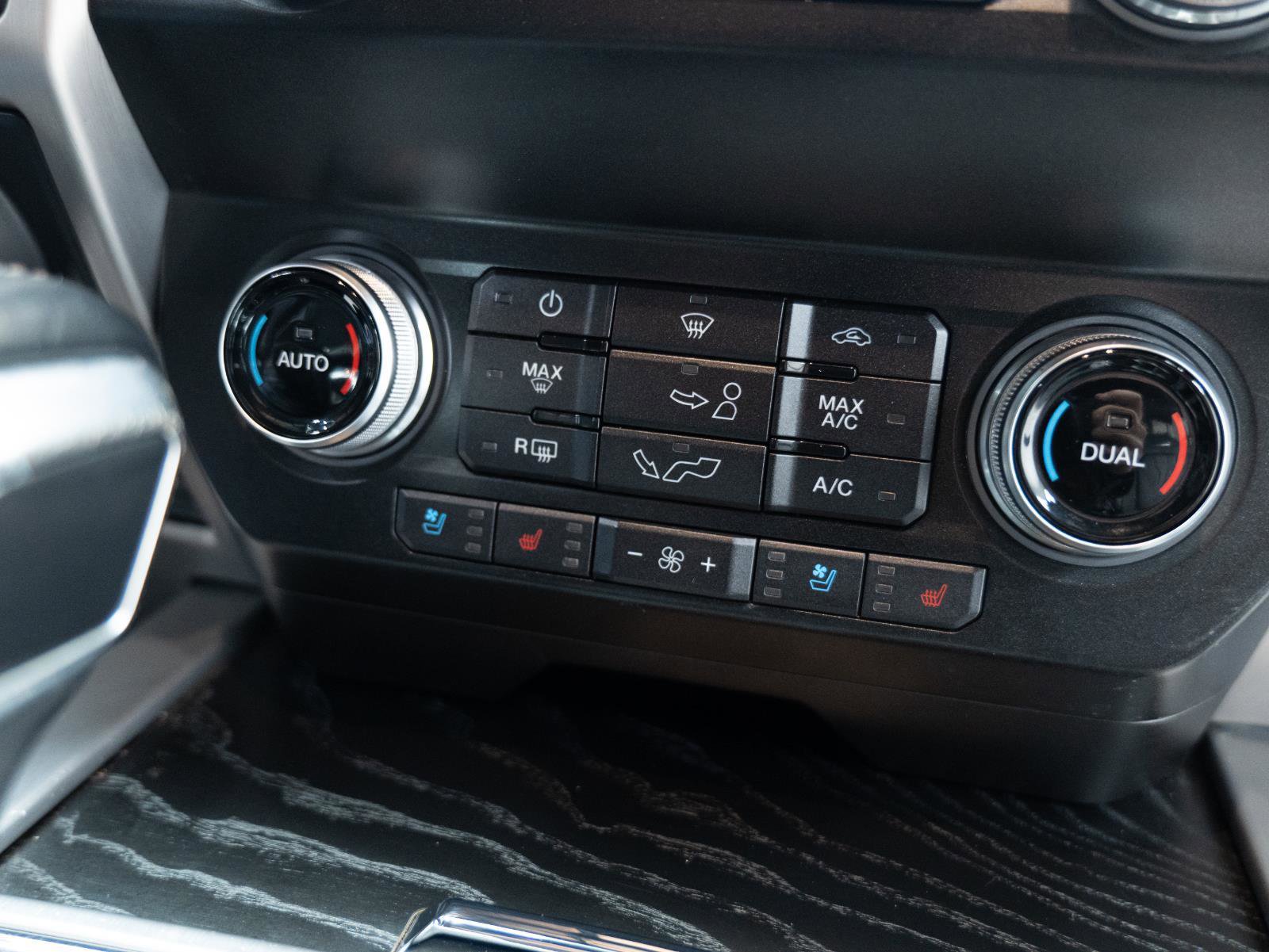 Used 2019 Ford F150 Platinum w/ Technology Package image 44