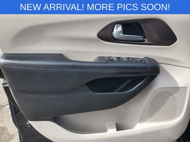 Used 2017 Chrysler Pacifica Touring-L Plus w/ Advanced Safetytec Group image 7