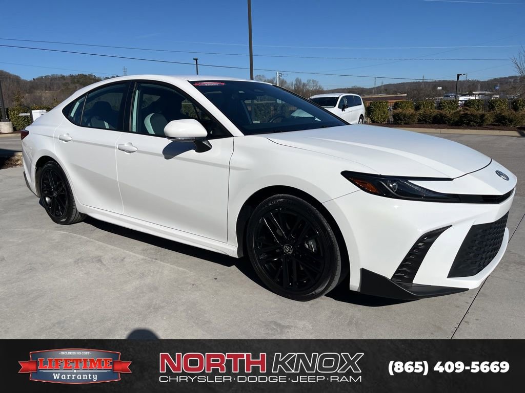 Used 2025 Toyota Camry SE image 28