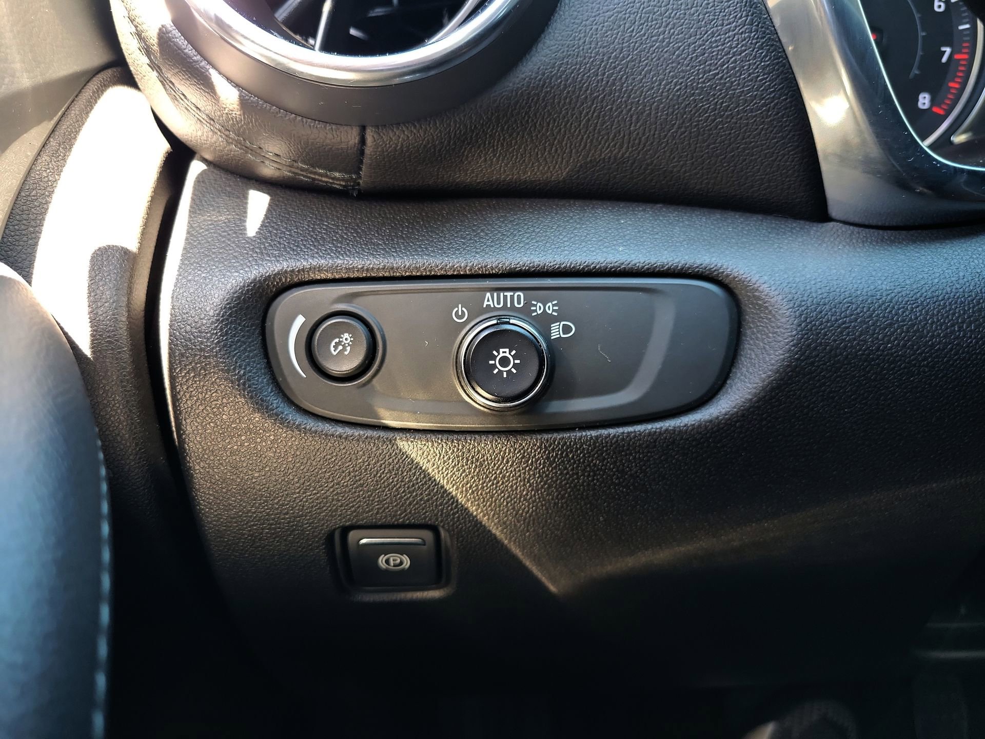 Used 2020 Chevrolet Blazer LT FWD image 29