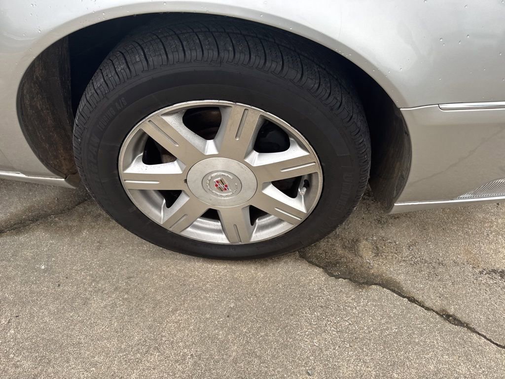 Used 2007 Cadillac DTS Luxury I w/ Trunk Convenience Package image 4