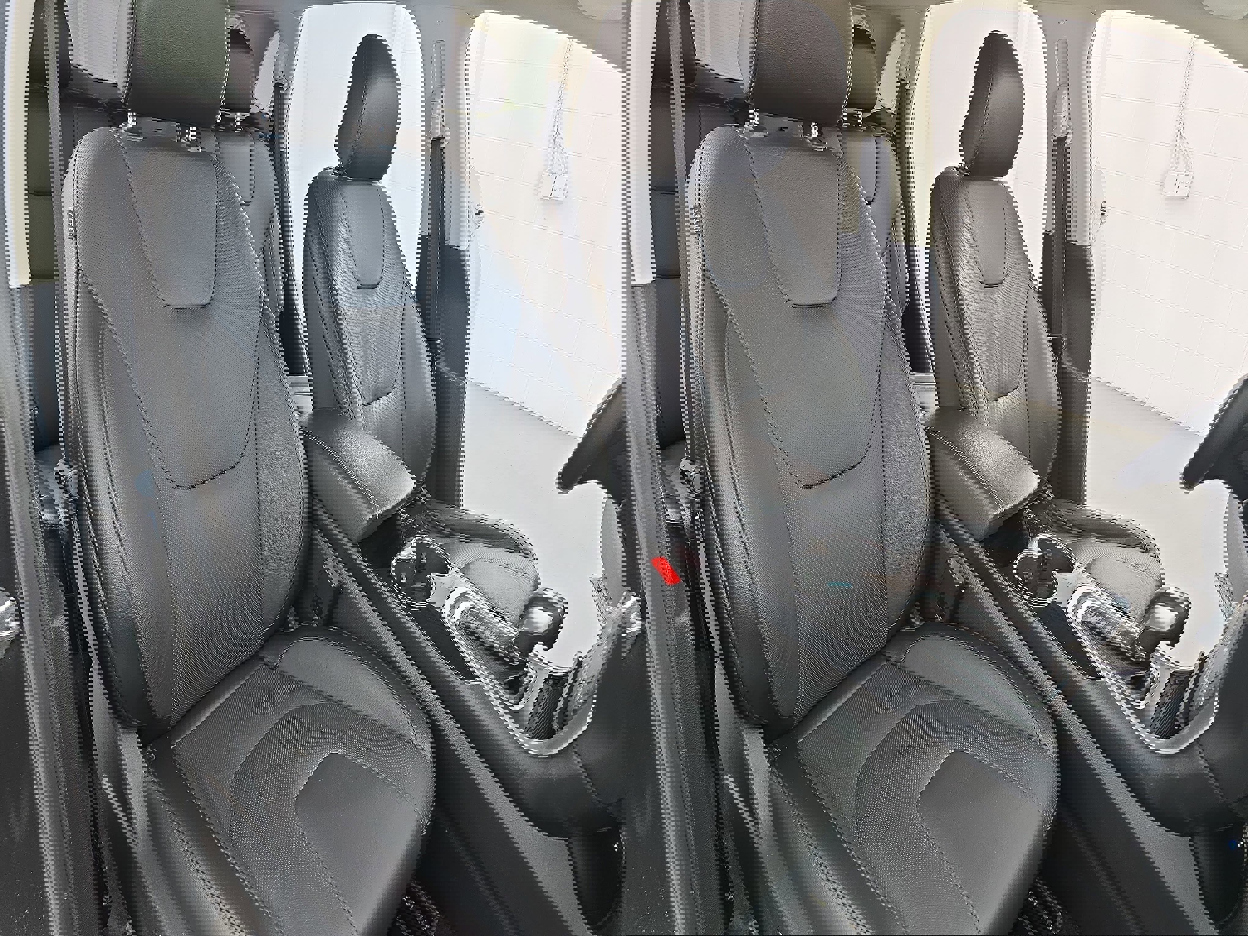 Used 2018 Ford Edge Titanium w/ Equipment Group 301A image 10