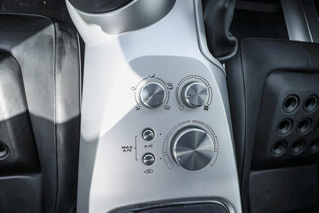 Used 2005 Ford GT RWD image 43