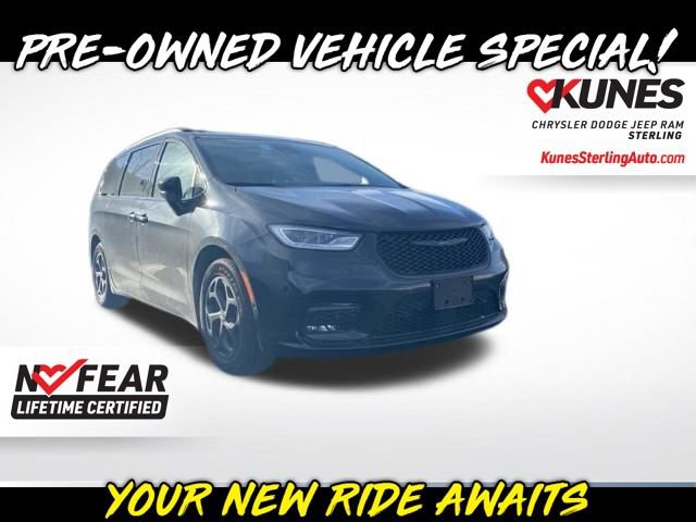 Used 2024 Chrysler Pacifica Premium image 1